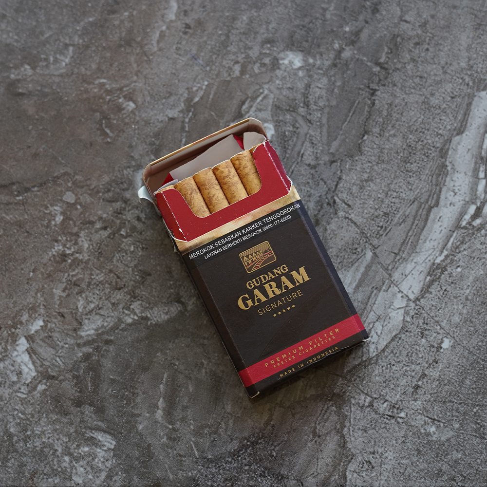 Gudang Garam Signature cigarettes 10 cartons